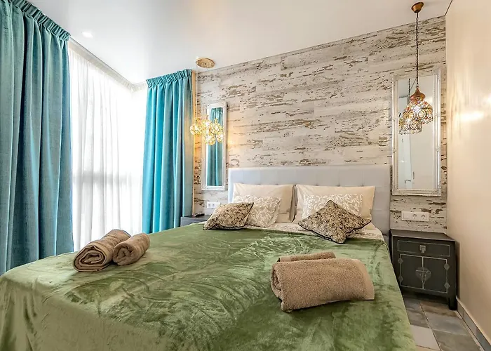 Luxury Two-bedroom Four Seasons Apartment