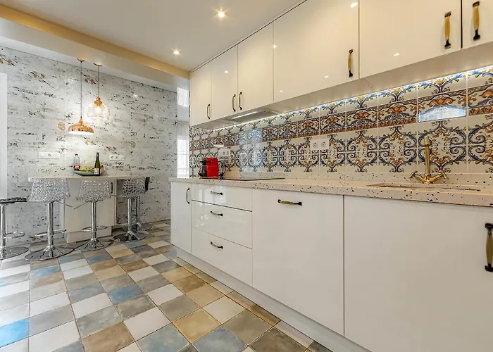 Luxury Two-bedroom Four Seasons Apartment