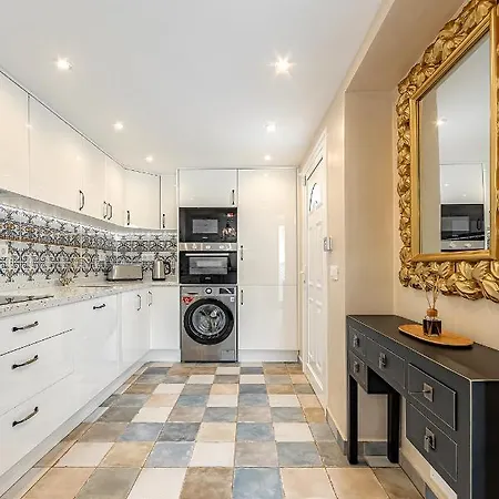 Luxury Two-bedroom Four Seasons Daire