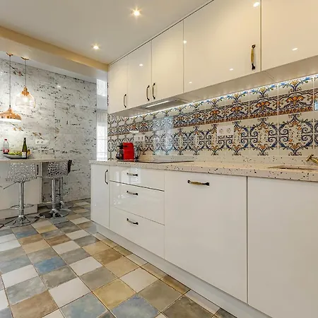 Luxury Two-bedroom Four Seasons Daire